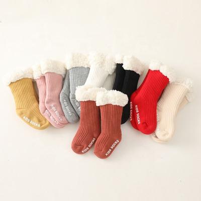 China Antibacterial Toddler Newborn Infant Slipper Booties Winter Baby Sherpa Lined Fuzzy Home Socks for sale