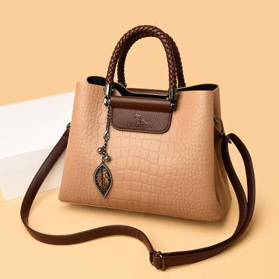 China High Quality Taschen Tote Crossbody Bag Women Stone Grain Bolsosparamujeres Tassel Rivet Bags Silver Capacity Bags Luxury Bolsas Para mujer for sale