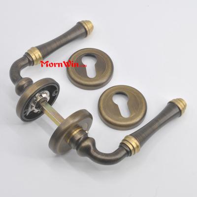 China Good Quality Custom Size European Fancy Brass Door Handles for sale