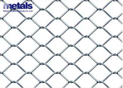 China Hot Dip Galvanized HDG Chain Link Dimond Fence Wire para Esportes Playgroud Field Fence 7 pés de altura à venda