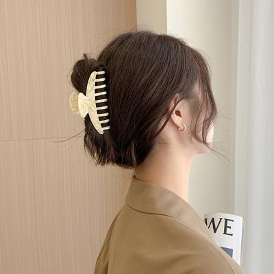 China Matte Claw Shark Hair Jaw Style Big River Spring European And American Assembly Machine Acrylic Clip For Women for sale