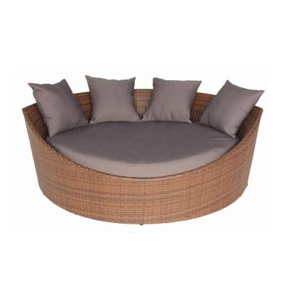 China Popular Outdoor Round PE Round Furniture Bali Wicker Daybed Canopy Chair Lounge Bed Wicker Bed for sale