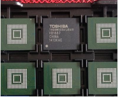 Cina Chip di memoria flash di THGBM5G5A1JBA1R, stoccaggio originale di memoria flash di BGA-153 4gb NAND nuovo in vendita