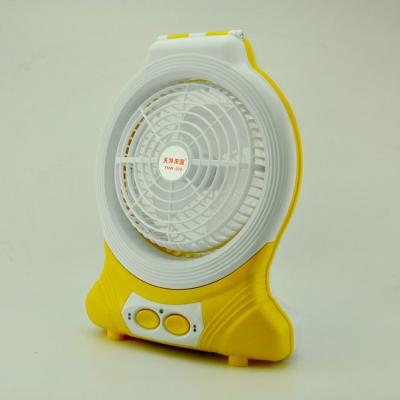 China fan recargable personal de 3.7V 24 LED mini LED con la lámpara de mesa en venta