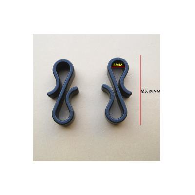 China 28mm Sustainable Small Black Plastic S Hook For Clothing Accessories for sale