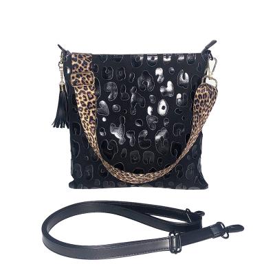 China Light Weight Canvas Casual Hot Sale Waterproof Cross - Body Bag Messenger Bags For Women With Leopard Strap for sale