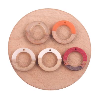 China DIY Jewelry Making Jewelry Accessories Cordial Design 40Pcs 28*28MM Jewelry Accessories DIY Making Round Ring Shape Natural Wood With Resin Hand for sale