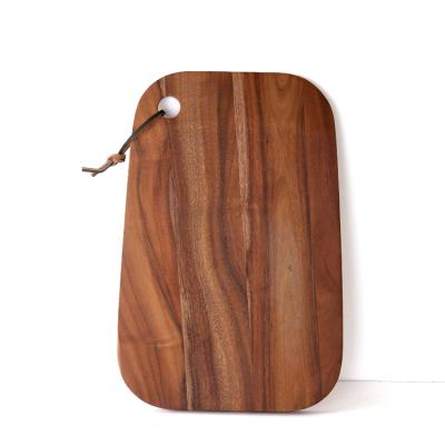 China Sustainable Natural Portable Kitchen Cutting Board Pizza Board Wood Cutting Plates for sale