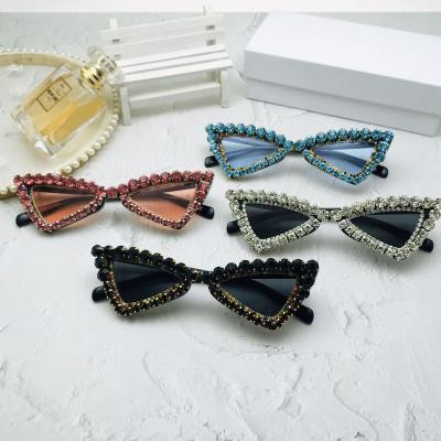 China 2021 New Arrival Sunlight Triangular Sunglasses Charming Diamond Women Custom Fashion Sun Glasses for sale