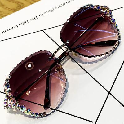 China Sunlight Charms Diamond Sunglasses Women Chic Rimless Gradient Eye Protection Sun Glass Luxury for sale