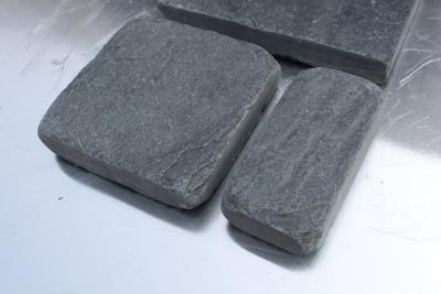 China Black Slate Tumbled Paving Stone Walkway Patio Stones Slate Driveway Natural Stone Pavers for sale