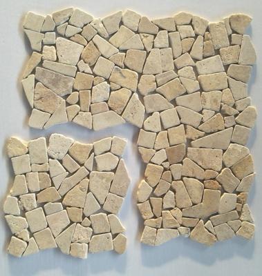 China Mosaico beige de la grava del travertino, tejas de mosaico de piedra, tejas de la pared del mosaico, mosaico de mármol en venta