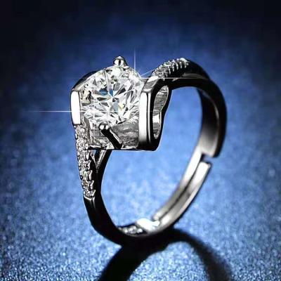 China Vintage 1Ct 18K White Gold High Quality Round Cut DE Color Moissanite With Six-claw Set Wedding Rings For Female for sale