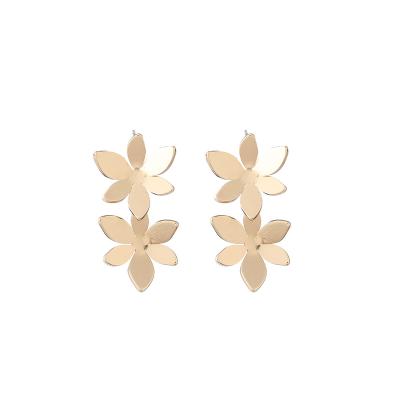 China High Quality Cute Gold Plated Women Fashion Earring Jewelry Flower Shaped Stud Earrings for sale