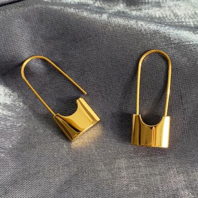 China New Vintage Design Vintage Women Jewelry 18k Gold Plated Minimalist Paperclip Earrings Office Clip Lock Shaped Earrings for sale