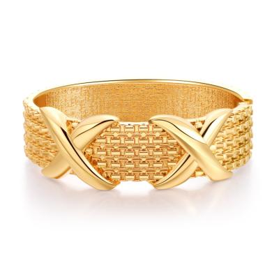 China Hot Vintage Hiphop Bump XX Shape Gold Plating Thick Wide Bangle Wide Brrass Golden Hinge Hammered Effect To Exaggerate Bangle for sale