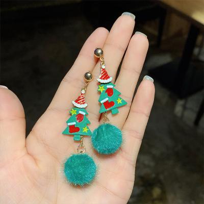 China Personality Cute Cute Snowman Stud Earrings Wholesale Cartoon Winter Snowflake Christmas Wild Christmas Earrings for sale