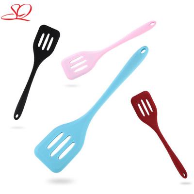 China Viable Silicone Notched Pancake Turner Cooking Spatula Kitchen Silicone Turner Scraper Good Quality for sale