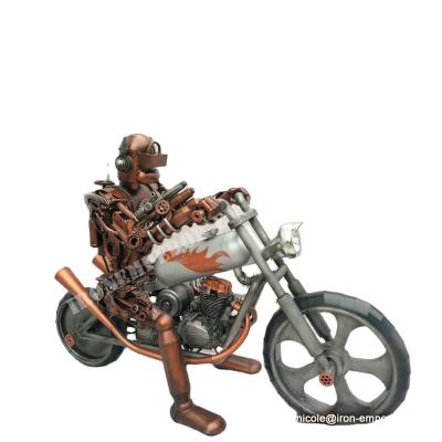 China China Hot Sale Metal Soldier Welding Sculpture And Outdoor Motorcycle Models Cast Iron Statue for sale