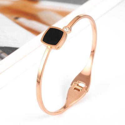 China Wholesale Custom TRENDY Stainless Steel Fashion Jewelry 18k Gold Plated Shell Four Leaf Clover Cuff Bangle Bracelet For Women for sale