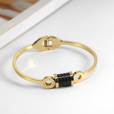 China Wholesale Custom TRENDY Stainless Steel Fashion Jewelry 18k Gold Plated Shell Four Leaf Clover Cuff Bangle Bracelet For Women for sale