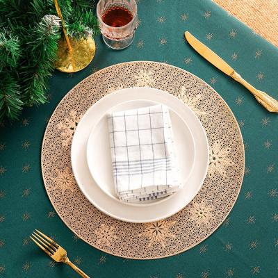 China 2021 Heat Resistance Christmas Snowflake Design Flower Gold Round PVC Viable Hot Selling Waterproof Dining Table Mats And Coasters for sale