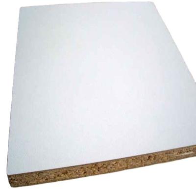 China Industrial 9mm 16mm white melamine particle board laminated particle chip board for construction for sale