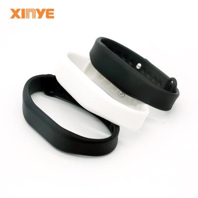 China Waterproof / Weatherproof Good quality RFID silicone wristbands nfc smart contactless wristband 13.56MHZ customized design wristbands for access control for sale