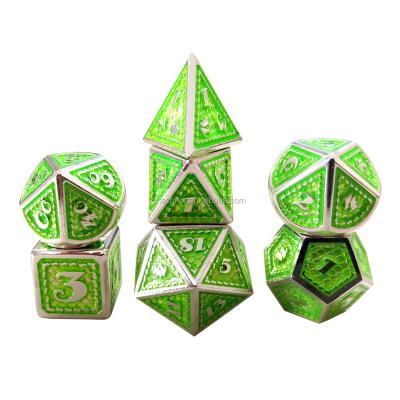 China Fashionable Polyhedral Metal DND Logo Custom Engraved Dies Set Classic Dragon Crafts Set Green Silver Style D4D6 D8 D10 D% D12 D20 D&D for sale