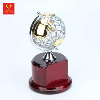 China Europe Hitop Solid Gold Piano Trophy World Globe Base Metal Trophy Red Wood Finish Ball With Metal Globe for sale