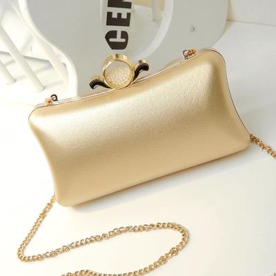 China Wholesale Pearl Women New Dinner Pearl Diamond Chain Fashion Trend Drop Shipping Shoulder Messenger Bag for sale