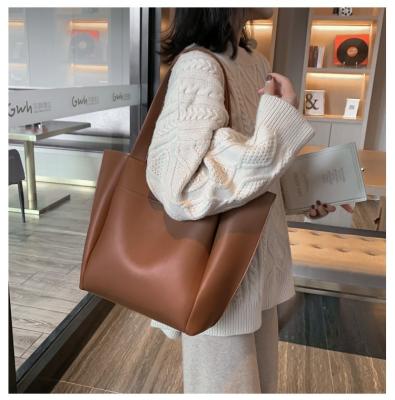 China 2021 New Atmospheric Criss-Cross Fashion Single Armpit Shoulders Large Capacity Solid Color Tote Handbags for sale