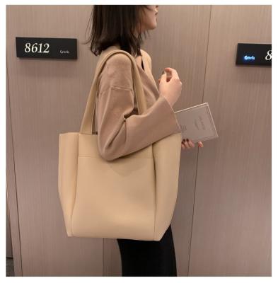 China Simple Fashion Crisscross 2021 New Armpit Shoulder Large Capacity Tote Handbags In Atmospheric Solid Color for sale