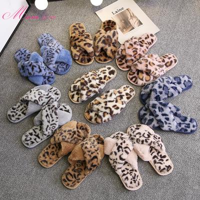 China 2021 fashion trend hot sale indoor fuzzy women's slippers leopard fur slippers fashion slippers for women for sale