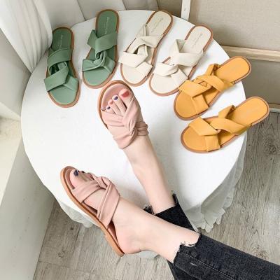 China Fashion Trend Wholesale Women's Leather Round Toe Flat Slides Sandals Slip On Casual Shoes Ladies Summer Beach Slippers Sandals for sale