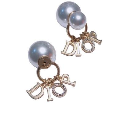 China 2021 Korean edition of popular brands of vintage designer earrings of the new classic letter gold pearl earrings for sale