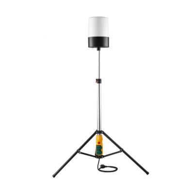 China Modern Guaranteed Quality 70w Floor Lights With Tripod With Two Power Socket for sale