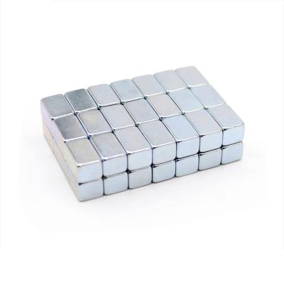 China Magnetos de neodímio sinterizado rectangulares poderosos à venda