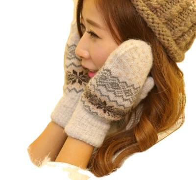 China Winter Mittens for Winter Fancy Warm Snowflake Winter New Fashion Adults Girls Ladies Winter Warm Snowflake Gloves Thick Knitted Mittens for sale