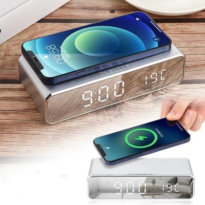 Κίνα Hot Selling Office Desk Led Screen Alarm Clock Thermometer Qi Charger Time Display Table Stand Wireless Charger προς πώληση