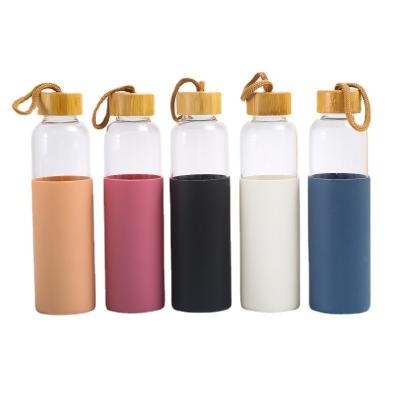 China 550ml Convenient Water Cup Silicone Sleeve Borosilicate Glass Scalding Water Bottle Sealing and Leak Prevention Anti Scalding Water Bottle for sale