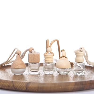 China Fancy Square Hot Selling Empty Car Perfume Bottle Diffuser Bottle Car Hanging Glass Perfume BottleWith Wooden Lid for sale