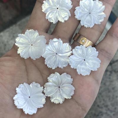 China Color Play Or Fire Customize Carved 5 Petals 20mm 25mm 30mm Mother Of Pearl Flower for sale