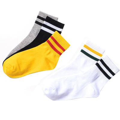 China Breathable High Quality Colorful Sport Stripes Socks Factory Custom Crew Socks Women Men Socks for sale