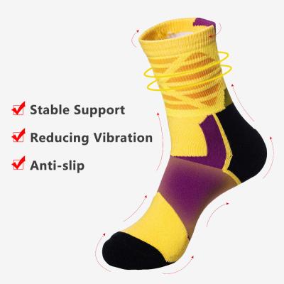 China Breathable wholesales sports basketball tube thumps mens crew sports thick cycling running socks for sale