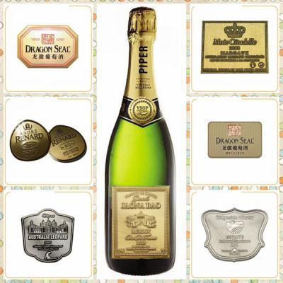 China Etiqueta personalizada etiqueta engomada grabada en relieve metal de la botella de vino del estaño de la antigüedad del logotipo de las placas de metal del vintage en venta