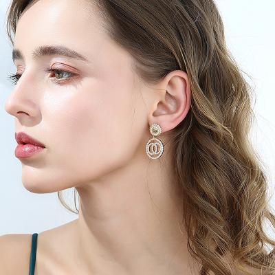 China Pearl and Diamond Charm Fashion Earrings 2021 Hot Selling Vintage Women's Summer Fashion Earrings for sale