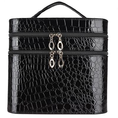 China New Arrival Large Capacity Durable Alligator Makeup Bag For Ladies Mirror Design Vegan Leather Storage Cosmetic Bag For Women for sale