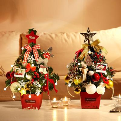 China Mini Christmas Tree Office Window Decoration Christmas Gifts Handcrafted Desktop Pin for sale