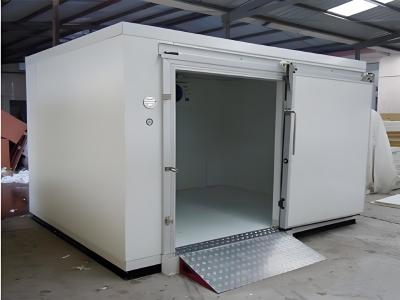 China Stainless Steel Mobile Fresh Food Cold Storage With Compressor Cooling for sale